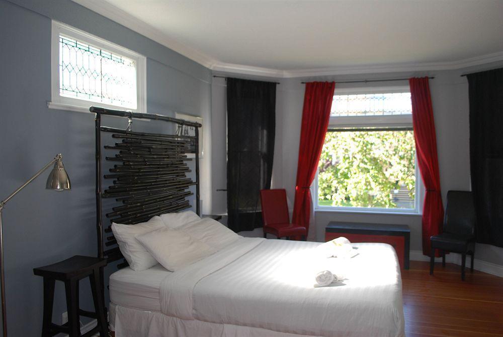 Ocean Island Garden Suites วิกตอเรีย ภายนอก รูปภาพ